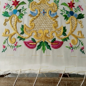 Panel bordado a mano con motivos florales en oro para altar de iglesia, velo de calice, vestimenta litúrgica, banderín de seda, parche. - Product Image 5