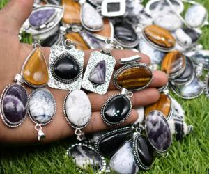 Lot de pendentifs en pierres précieuses mélangées : œil de tigre, améthyste, howlite et autres pierres précieuses, plaqué argent - Product Image 4