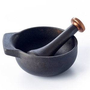 Moderno juego de mortero y pilón de hierro, acabado negro resistente, molinillo manual de especias y hierbas, herramienta de cocina para triturar ajo y condimentos. - Product Image 6