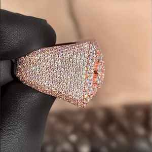 Bague de mariage Hip Hop de luxe en argent sterling 925 plaqué or 14 carats ou argent, entièrement pavée de moissanite VVS, certifiée unisexe pour les fêtes - Product Image 5