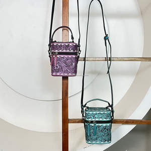 กระเป๋าเครื่องสำอางหนังวัวแท้สีชมพูสไตล์ตะวันตก งานแฮนด์เมดคุณภาพพรีเมียม พร้อมหูหิ้วและสายสะพายไหล่ สำหรับจัดเก็บอุปกรณ์แต่งหน้าสำหรับการเดินทาง - Product Image 5