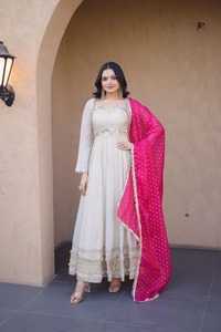 Traje Anarkali Blanco para Mujer con Dupatta Bordada, Ropa Étnica de Diseñador, Vestido Tradicional para Bodas y Fiestas Indias - Product Image 6