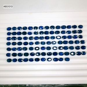 พลอยไพลินสีน้ำเงินคุณภาพพรีเมียม รูปทรงวงรี ชุด 95 ชิ้น คันชานา ผ่านการอบความร้อน น้ำหนัก 89.89 กะรัต เกรด 3A โทนสีน้ำเงิน สำหรับทำจี้เครื่องประดับ - Product Image 1