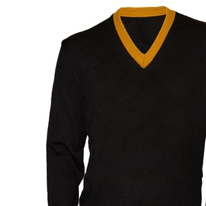 Pull en tricot noir personnalisé pour hommes, col en V, avec bordure jaune et trois bandes sur les manches, pour l'automne - Product Image 4