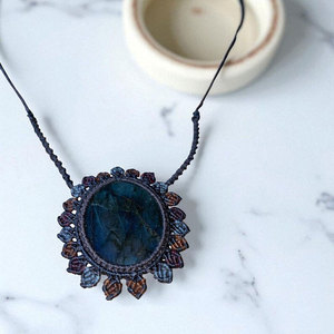 Collar con Colgante de Labradorita Negra Hecho a Mano, Estilo Boho, con Piedra Brillante, Joyería Curativa, Venta al Por Mayor - Product Image 1