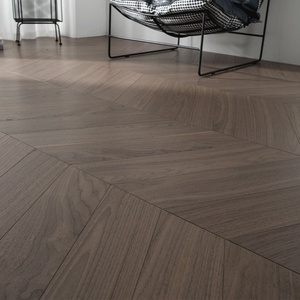 Planches <span class=keywords><strong>de</strong></span> parquet en chêne <span class=keywords><strong>Chevron</strong></span> couleur noyer fumé à 45 degrés, parquet contrecollé, certifié FSC - Product Image 3