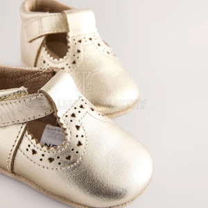 Zapatos de cuero para bebé de nuevo diseño, suaves, ligeros y cómodos para caminar, calzado para uso diario informal. - Product Image 4