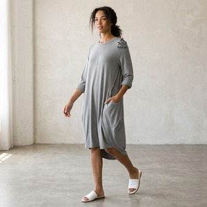 Robe longue en coton pour femmes, broderie Delta Sigma, regalia maçonnique héritage, pour sororité |   Broderie personnalisée pour femmes de la sororité - Product Image 2