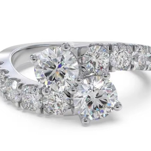 Bague à deux pierres rondes en diamant, sertie sur l'épaule, 0,65 ct, diamant de laboratoire en platine - Product Image 1