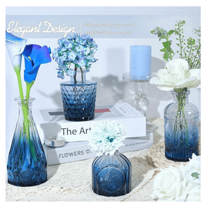 Set di 5 Piccoli Vasi in Vetro Blu per Fiori Singoli, Mini Centrotavola Vintage e Decorazioni per Tavoli da Matrimonio - Product Image 1