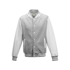 Veste universitaire classique pour homme, noire avec manches grises contrastées, bordures côtelées rayées, style Letterman, boutons-pression, en polaire - Product Image 4