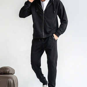Conjunto Deportivo Unisex Negro Reflectante de 2 Piezas, Chaqueta con Cremallera y Pantalones de Nailon para Gimnasio y Deporte - Product Image 5