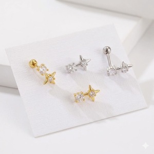 Boucles d'oreilles clous à vis en or massif 14K avec diamant de laboratoire certifié, motif étoile du Nord et éclat céleste, pour cartilage - Product Image 4