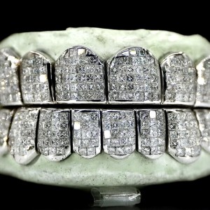 Grillz Dentales de Plata 925 con Corte Princesa, Escaneo Dental 3D, Proceso Rápido, Personalizados, Invisibles, con Incrustaciones de Diamantes VVS Cultivados en Laboratorio, Venta al por Mayor - Product Image 1