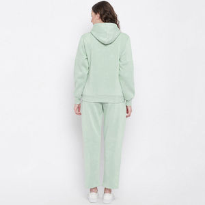 Conjuntos deportivos de forro polar grueso para mujer, personalizados, de invierno, de 2 piezas, de manga larga, estilo urbano, con sudadera con capucha y pantalones deportivos. - Product Image 3