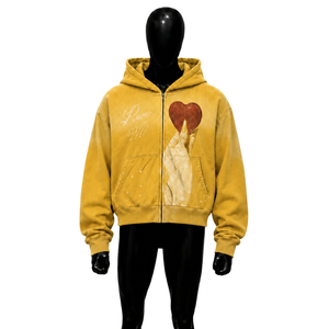 Sudadera con Capucha Amarilla de Alta Calidad, Moderna y con Diseño Gráfico, Estilo Urbano, con Estampado de Corazón y Texto 'Love Me', Cierre Frontal con Cremallera, Informal, Unisex - Product Image 1