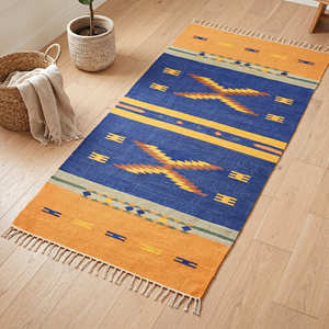 Grand tapis de sol en coton d'inspiration turque avec motifs tribaux pour salon, style bohème, méditerranéen et éclectique - Product Image 1