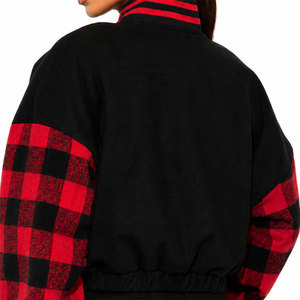 Chaqueta Varsity Corta Personalizada para Mujer, con Detalle de Piel de Oveja, Estilo Béisbol, Logotipo Frontal, para Invierno - Product Image 3