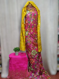 Tela de terciopelo Maqbal de lujo ecológica color rosa flor de rosa, tejido Dirac premium somalí con jacquard floral para vestido de novia de mujer - Product Image 1