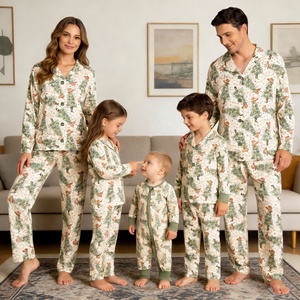 Conjunto de Pijamas Navideños con Botones, Pijamas Familiares con Diseño Personalizado, Ropa de Dormir de Bambú - Product Image 2