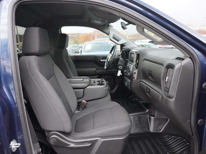 รถกระบะสีน้ำเงินสวยงาม ปี 2022 รุ่น Silverado 1500 Work Truck Crew Cab LB 4WD มือสอง พวงมาลัยซ้าย เกียร์อัตโนมัติ เบาะผ้า แพ็คเกจสุดคุ้ม - Product Image 6