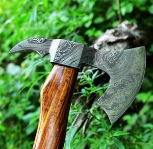 Marteau Viking en acier Damas fait main avec manche en bois de rose, qualité industrielle, 20 pouces de longueur, personnalisable OEM pour travaux extérieurs - Product Image 4