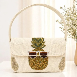 Sac à main en toile brodée à la main motif ananas, forme rectangulaire avec design lunettes de soleil, artisanat perlé, style estival - Product Image 1