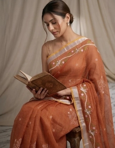 Sari en coton mélangé Kota Doria réversible et infroissable pour femme KV avec chemisier non cousu (Orange) - Product Image 1