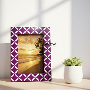 Marco de Fotos Decorativo Elegante con Incrustaciones de Resina Hechas a Mano, Acabado Brillante de Primera Calidad, por Tradebyd - Product Image 1