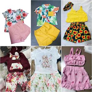 Vêtements d'été décontractés pour enfants, mixtes et tendance, en gros, expédition aléatoire, surplus de stock avec motifs de dessins animés - Product Image 1