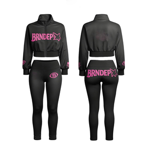 Conjunto de Dos Piezas para Mujer, de Alta Calidad, 240 GSM, Poliéster y Elastano, Negro y Rosa, Corte Ajustado, Camiseta y Pantalón, Logotipo Estampado - Product Image 1