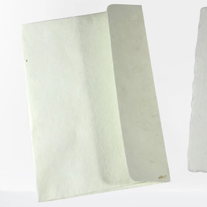 Articles scolaires pour étudiants : Papiers de qualité supérieure en coton, 10 feuilles de papier à lettres A4 + 5 enveloppes, conditionnés en ensemble dans une dossier. - Product Image 1