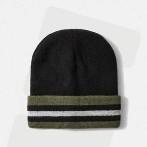 Bonnet Jacquard Noir Uni Sans Revers pour Homme, Personnalisable avec Logo Intégral, Tricoté, Prix Raisonnable, OEM - Product Image 2