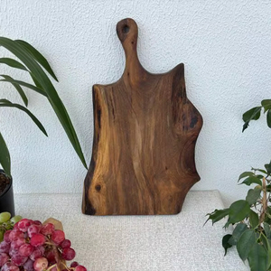 Planche à découper rectangulaire en bois massif rustique MT Exports - Non toxique, facile à nettoyer, compatible lave-vaisselle, épaisseur 1,3 cm, fabriquée en Inde - Product Image 1