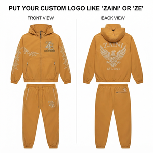 Ensemble coupe-vent pour homme 145 GSM en polyester premium avec capuche, survêtement moutarde, logo personnalisé en strass par transfert thermique, OEM ODM - Product Image 1