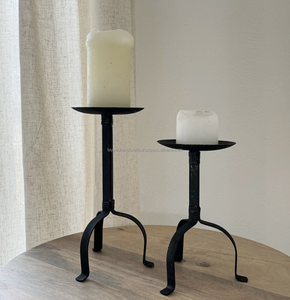 Magnifique bougeoir en métal doré conique fait à la main pour la décoration de la maison, les mariages et les décorations de Noël - Product Image 3