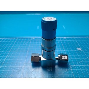 Régulateur de gaz de process CKD PGM-H-60-4R, utilisé comme pièce détachée pour équipement semi-conducteur d'occasion - Product Image 3