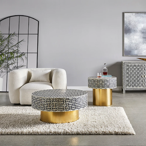 Table basse rectangulaire basse effet cascade avec incrustation géométrique en carreaux vert sauge doux et blanc, disponible à prix de gros - Product Image 4