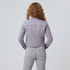 Chaqueta vaquera corta de mezclilla lavada para mujer con cuello alto y manga larga con botones - Product Image 4