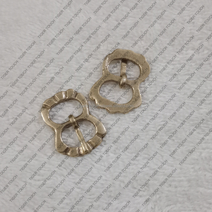 หัวเข็มขัดทองแดงสไตล์ออสโตรโกธิคยุคกลาง รุ่น TT-0958 สำหรับแขวนดาบ ทนทาน - Product Image 3