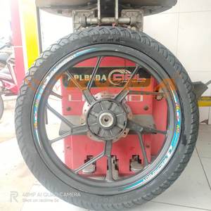 Neumáticos de Motocicleta sin cámara para tamaños de turismo 70/90-17 y 80/90-17 - Product Image 5