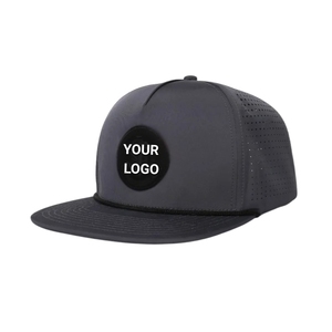 Casquette de golf imperméable 5 panneaux respirante avec logo en caoutchouc PVC personnalisé, trous découpés au laser et fermeture snapback – Prix usine - Product Image 1