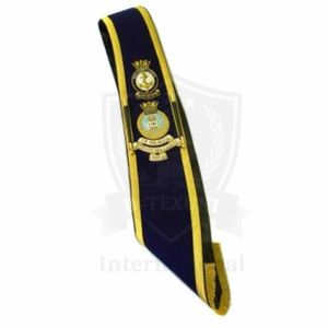 Cinta de tela bordada OEM azul marino ceremonial con ribete dorado y parches bordados para uso en uniformes - Product Image 1