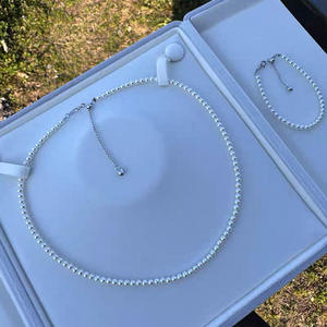 Collier de perles d'eau douce naturelles avec des perles Auri presque parfaitement rondes et sans défaut - Product Image 3