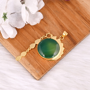 Pendentif en onyx vert naturel en laiton, bijoux en pierres précieuses, style élégant de designer - Product Image 3