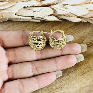 Boucles d'oreilles créoles en laiton plaqué or 18 carats pour femme, texturées or, style ethnique chic, bijoux créoles, vente en gros/OEM - Product Image 1