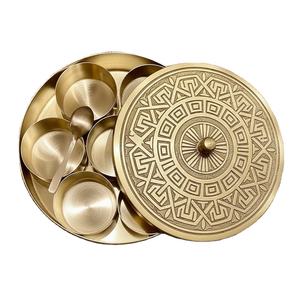 Caja de Almacenamiento de Masala de Latón de Alta Calidad con Cuencos Interiores y Cuchara |   Organizador de Especias Tradicional Indio para Cocina Casera y Hoteles - Product Image 1