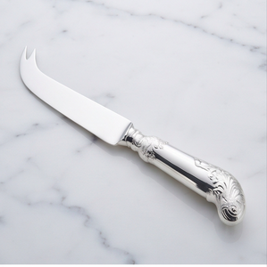Cuchillo para queso de acero inoxidable con mango decorativo en tono plateado de zinc y punta bifurcada para uso en utensilios de cocina. - Product Image 3