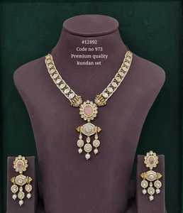 Collar y Pendientes Vintage Kundan 12892, Chapados en Oro, con Piedra Doble Verde y Perla, Joyería de Moda para Bodas y Fiestas para Mujer - Product Image 4