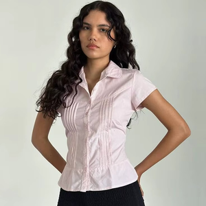 Chemisier plissé élégant 100 % coton pour femme, personnalisable avec logo, chemise à manches courtes à bouton unique, tissé, décontracté, uni, estival, agréable - Product Image 1